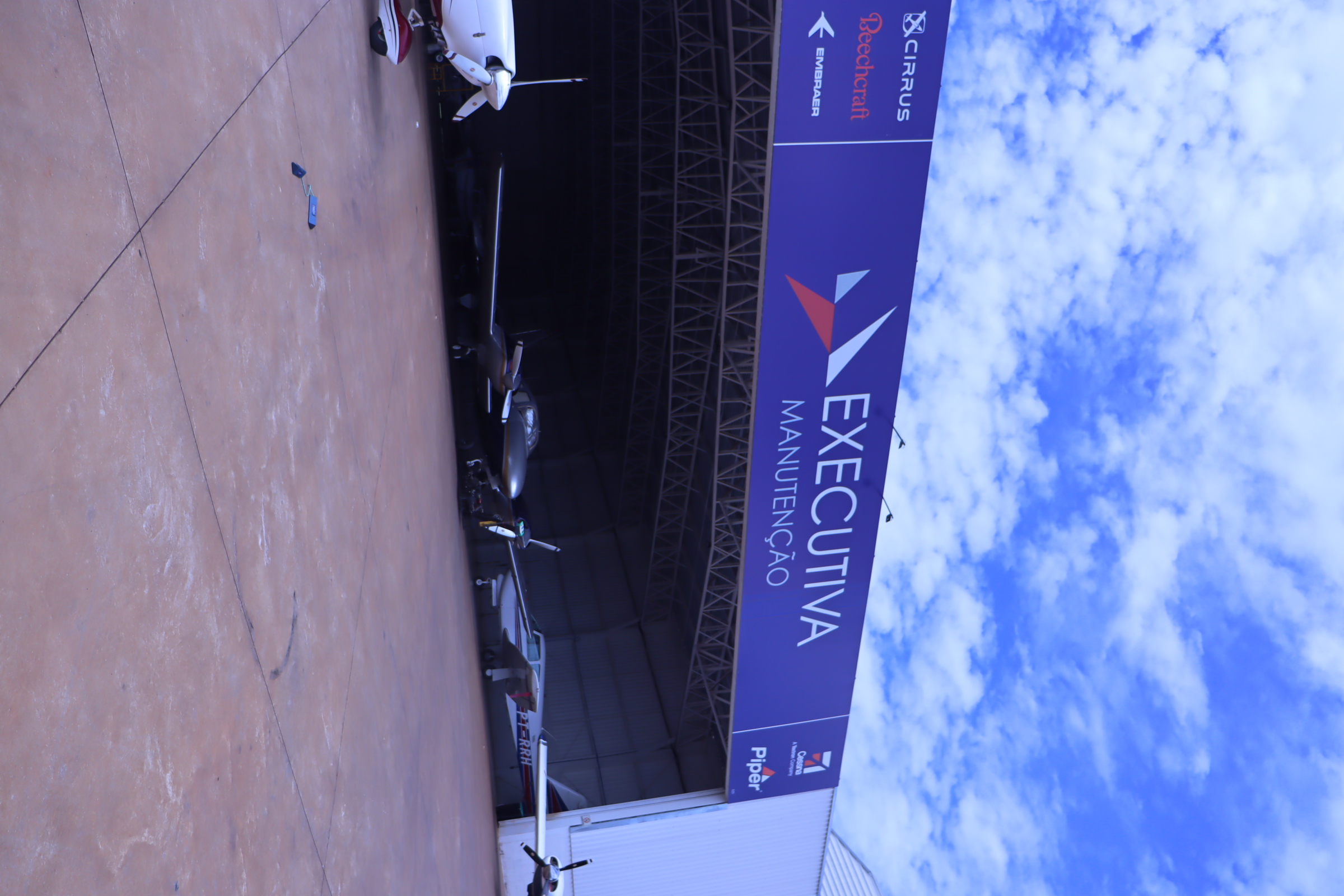 Entrada do Hangar da Empresa